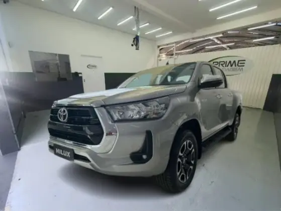 TOYOTA HILUX 2.8 D-4D TURBO DIESEL CD SRX PLUS 4X4 AUTOMÁTICO