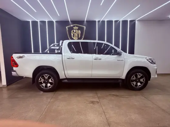 TOYOTA HILUX 2.8 SRX 4X4 CD 16V DIESEL 4P AUTOMÁTICO