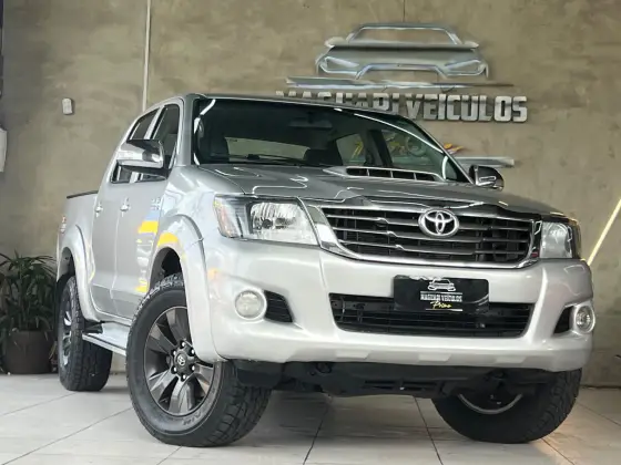 TOYOTA HILUX 3.0 SRV 4X4 CD 16V TURBO INTERCOOLER DIESEL 4P AUTOMÁTICO TOYOTA HILUX 3.0 SRV 4X4 CD 16V TURBO INTERCOOLER DIESEL 4P AUTOMÁTICO