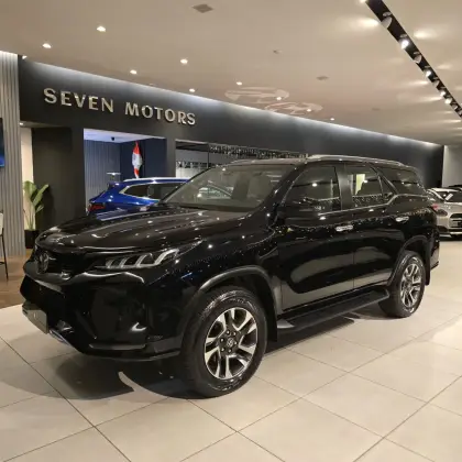 TOYOTA HILUX SW4 2.8 D-4D TURBO DIESEL DIAMOND 7L 4X4 AUTOMÁTICO