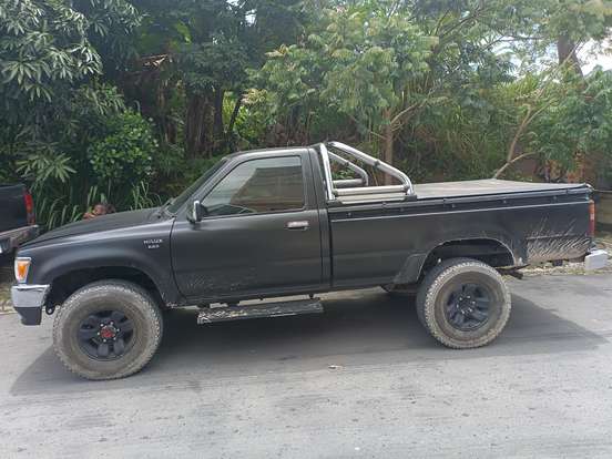 TOYOTA-HILUX-2.8 SR5 4X4 CS 8V DIESEL 2P MANUAL TOYOTA-HILUX-2000