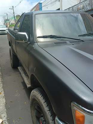 TOYOTA-HILUX-2000