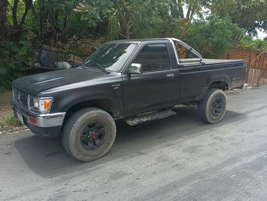 TOYOTA-HILUX-2000