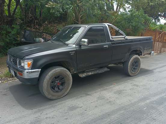 TOYOTA-HILUX-2.8 SR5 4X4 CS 8V DIESEL 2P MANUAL TOYOTA-HILUX-2000