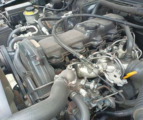 TOYOTA-HILUX-2000