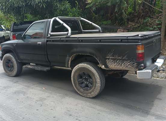 TOYOTA-HILUX-2000