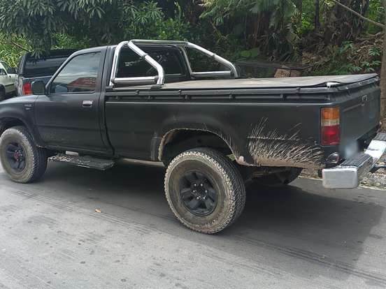 TOYOTA-HILUX-2.8 SR5 4X4 CS 8V DIESEL 2P MANUAL TOYOTA-HILUX-2000
