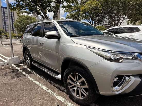 TOYOTA-HILUX SW4-2.8 SRX 4X4 7 LUGARES 16V TURBO INTERCOOLER DIESEL 4P AUTOMÁTICO TOYOTA-HILUX SW4-2019