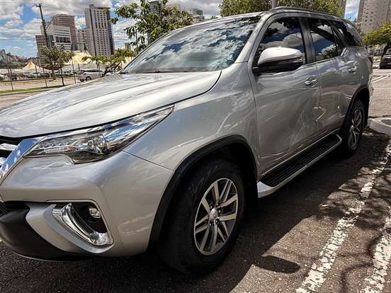 TOYOTA-HILUX SW4-2.8 SRX 4X4 7 LUGARES 16V TURBO INTERCOOLER DIESEL 4P AUTOMÁTICO TOYOTA-HILUX SW4-2019