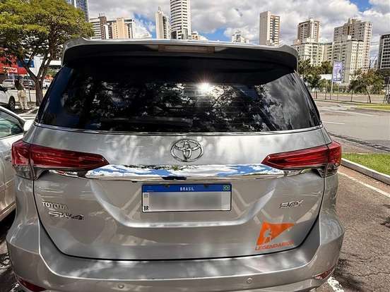 TOYOTA-HILUX SW4-2.8 SRX 4X4 7 LUGARES 16V TURBO INTERCOOLER DIESEL 4P AUTOMÁTICO TOYOTA-HILUX SW4-2019
