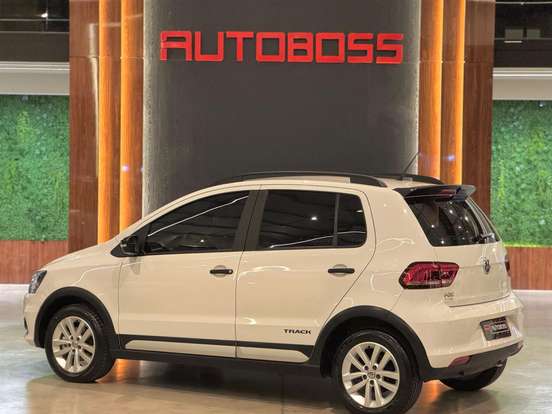 VOLKSWAGEN-FOX-2017