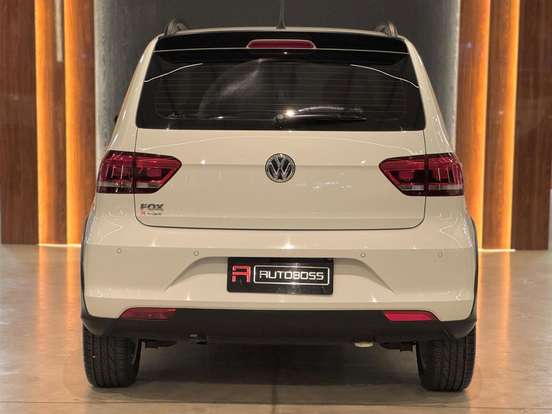 VOLKSWAGEN-FOX-1.0 MPI TRACK 12V FLEX 4P MANUAL VOLKSWAGEN-FOX-2017