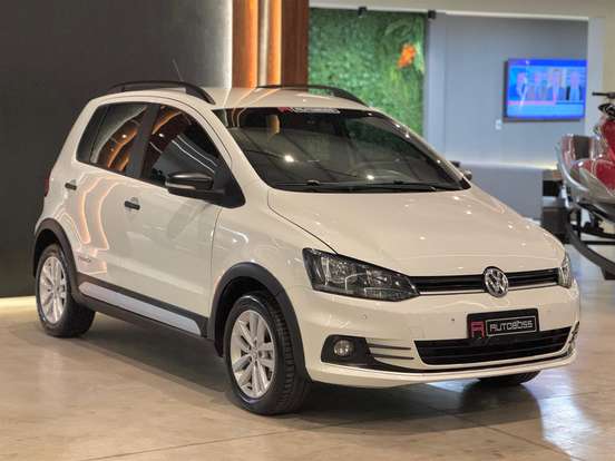 VOLKSWAGEN-FOX-2017