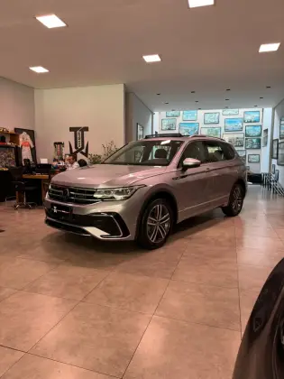 VOLKSWAGEN TIGUAN 2.0 300 TSI GASOLINA ALLSPACE R-LINE AUTOMÁTICO