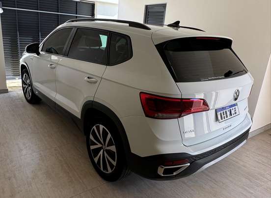 VOLKSWAGEN-TAOS-2023
