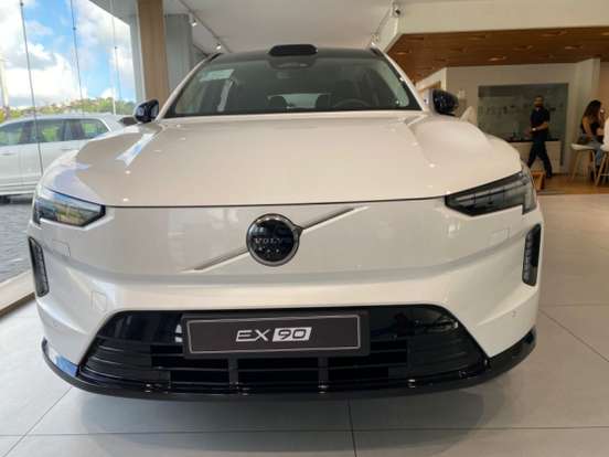 VOLVO-EX90-2025
