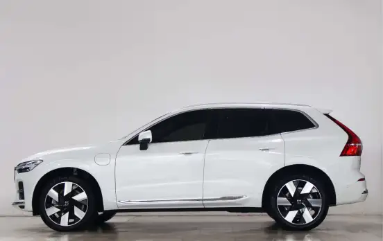 VOLVO-XC60-2023