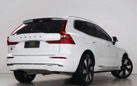 VOLVO-XC60-2023