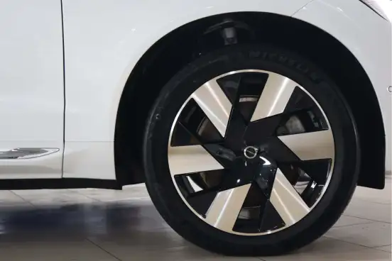VOLVO-XC60-2023