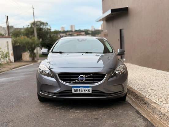 VOLVO-V40-2015