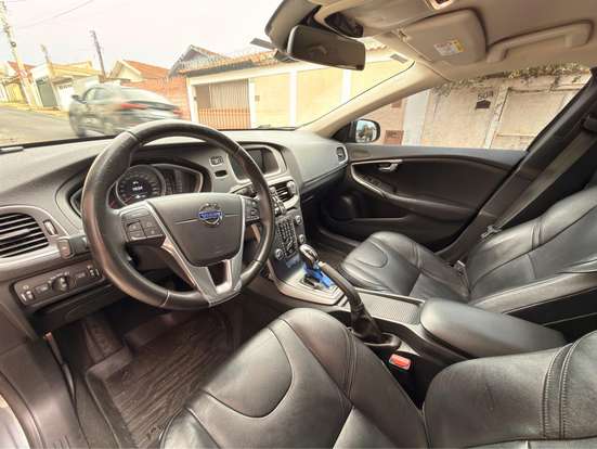 VOLVO-V40-1.5 T3 KINETIC GASOLINA 4P AUTOMÁTICO VOLVO-V40-2015