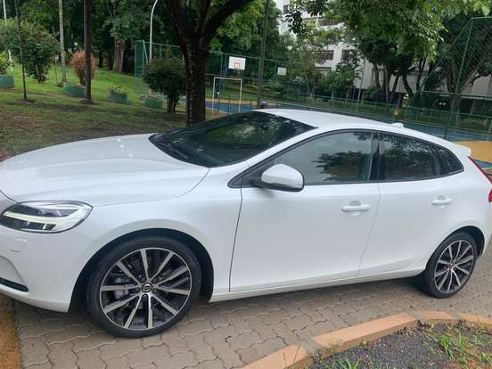 VOLVO-V40-2.0 T4 MOMENTUM GASOLINA 4P AUTOMÁTICO VOLVO-V40-2018