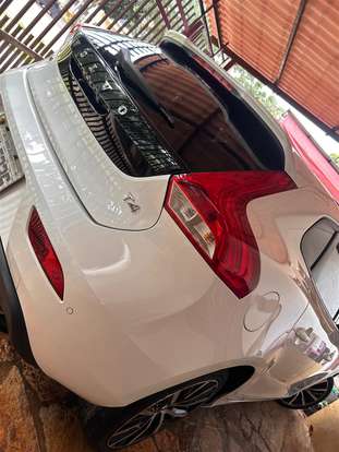 VOLVO-V40-2.0 T4 MOMENTUM GASOLINA 4P AUTOMÁTICO VOLVO-V40-2018