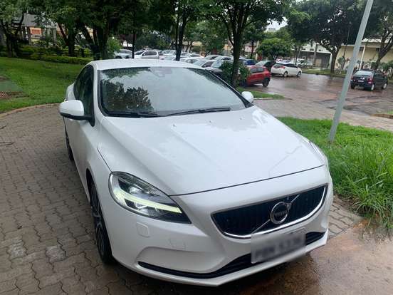 VOLVO-V40-2.0 T4 MOMENTUM GASOLINA 4P AUTOMÁTICO VOLVO-V40-2018