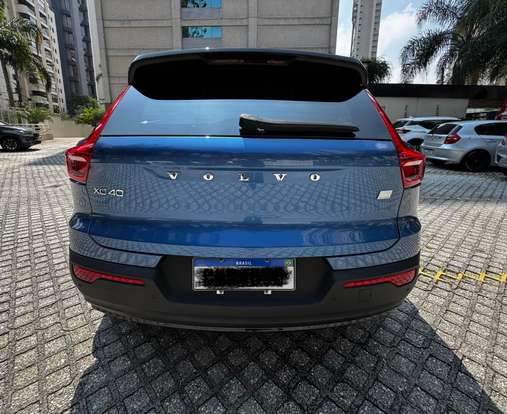 VOLVO-XC40-2021