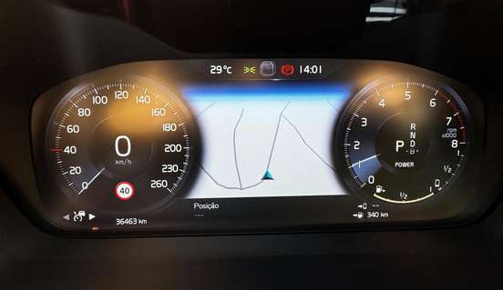 VOLVO-XC40-2021