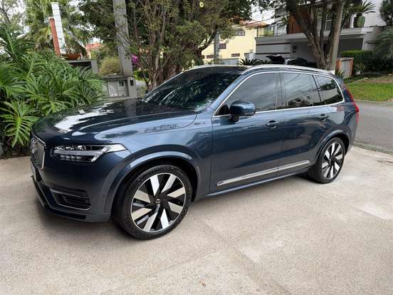 VOLVO-XC90-2023