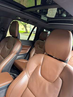 VOLVO-XC90-2023