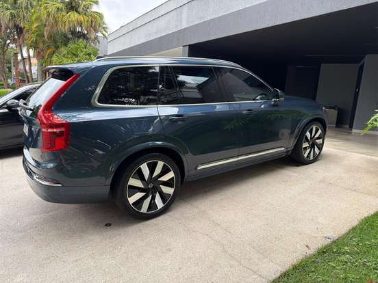 VOLVO-XC90-2023