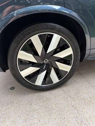 VOLVO-XC90-2023