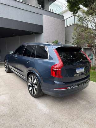 VOLVO-XC90-2023