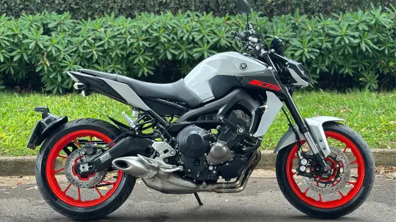 YAMAHA MT-09 