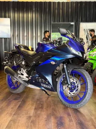 YAMAHA YZF R15 YAMAHA YZF R15