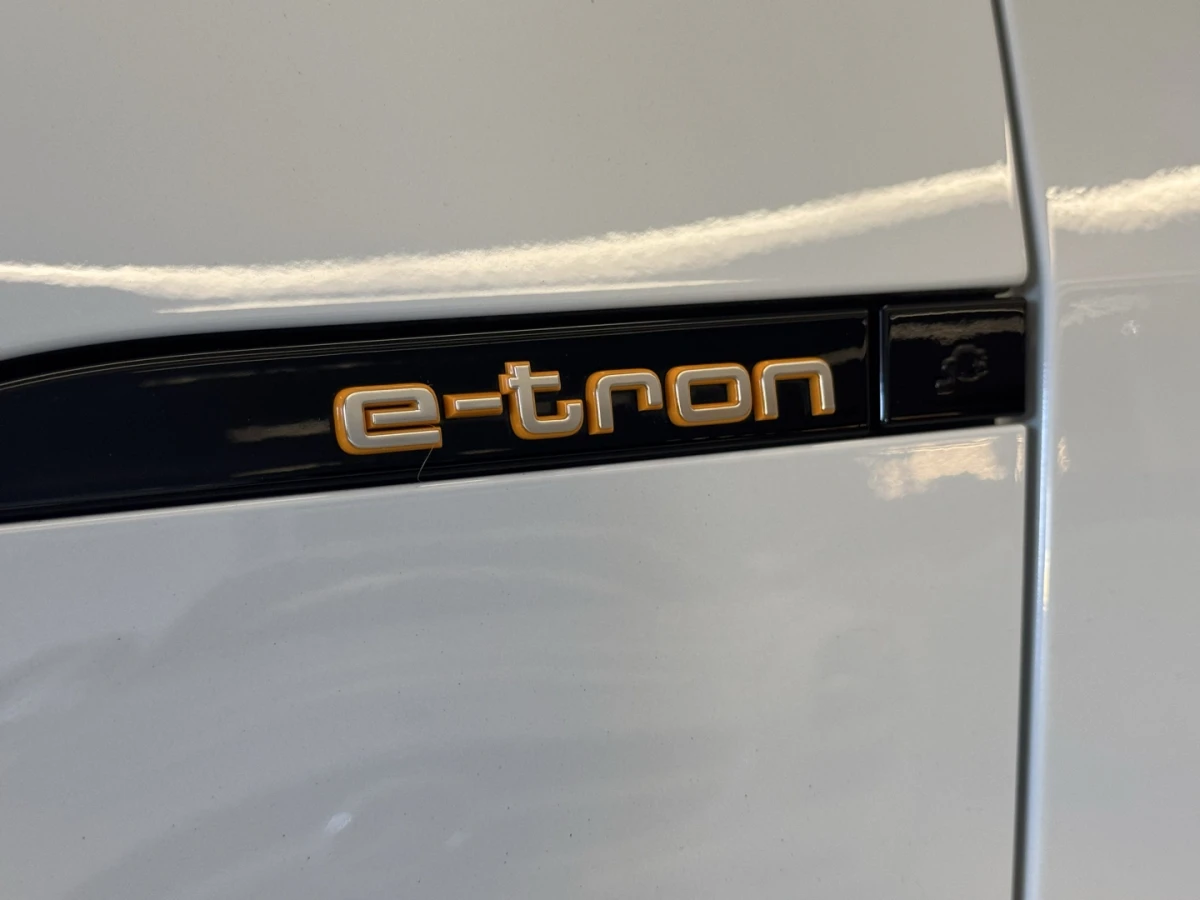 Audi E-tron — foto 7