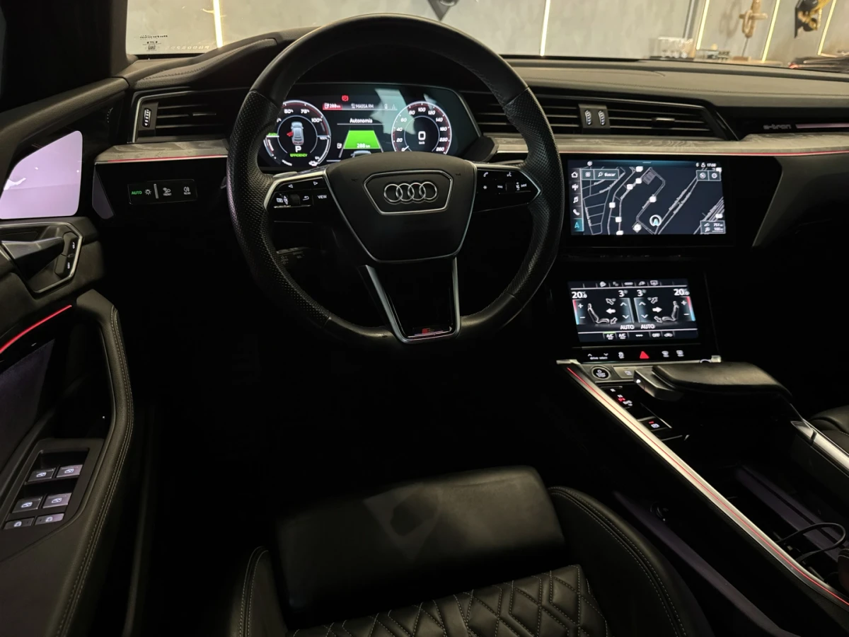 Audi E-tron — foto 10