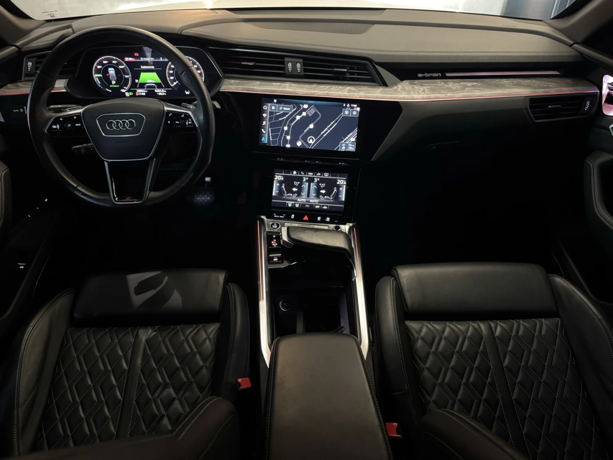 Audi E-tron — foto 12