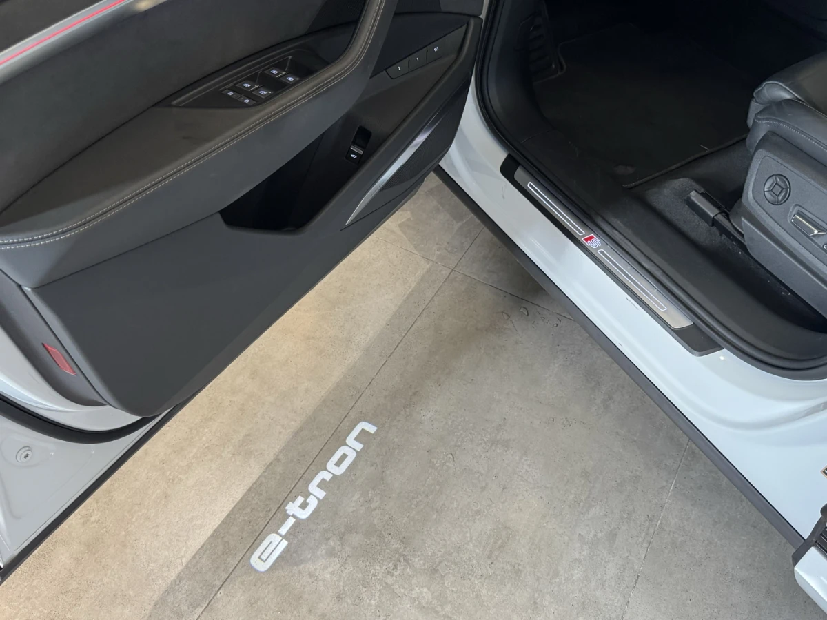 Audi E-tron — foto 13