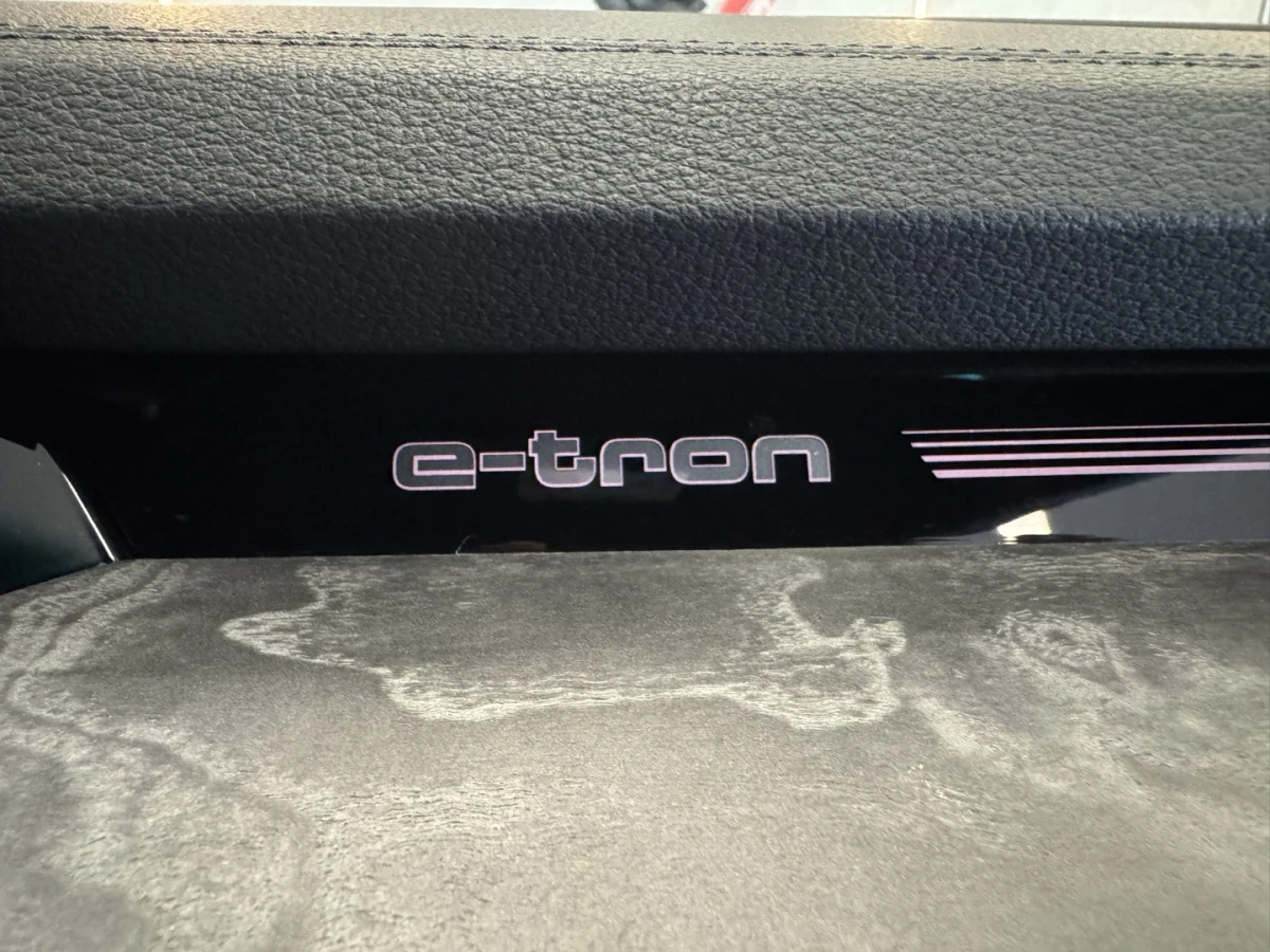 Audi E-tron — foto 15