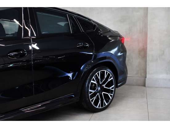 BMW-X6-2021