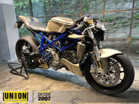 DUCATI 999 