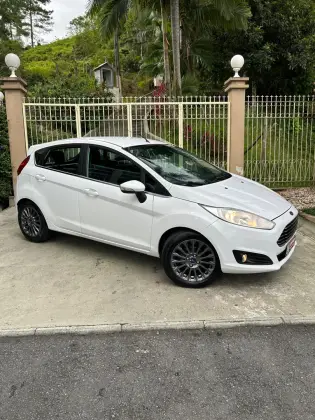 FORD FIESTA 1.6 TITANIUM HATCH 16V FLEX 4P POWERSHIFT