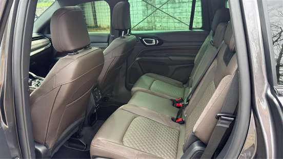 JEEP-COMMANDER-2024