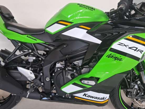 KAWASAKI-NINJA ZX-4R-2025