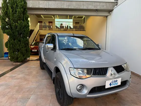 MITSUBISHI L200 TRITON 3.5 4X4 CD V6 24V GASOLINA 4P AUTOMÁTICO MITSUBISHI L200 TRITON 3.5 4X4 CD V6 24V GASOLINA 4P AUTOMÁTICO