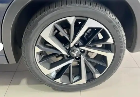 MITSUBISHI-OUTLANDER-2025