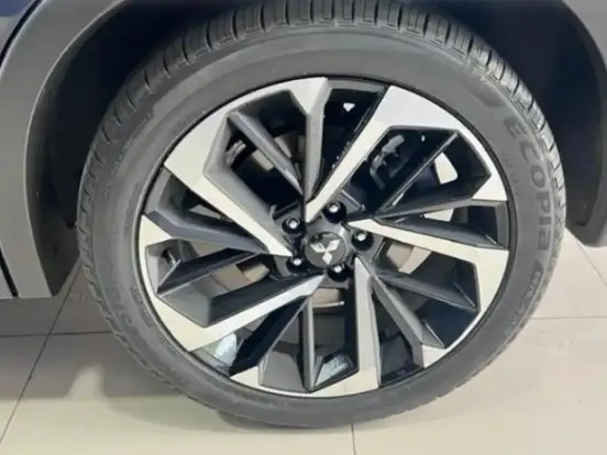 MITSUBISHI-OUTLANDER-2.4 PHEV SIGNATURE S-AWC DHT MITSUBISHI-OUTLANDER-2025
